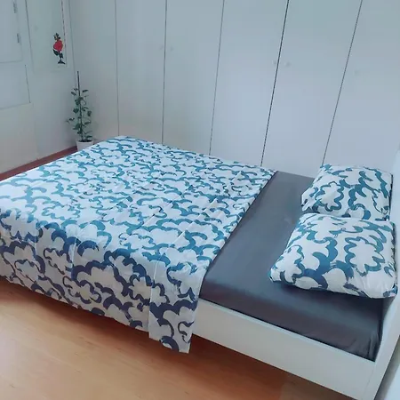 Quarto em Acomodações Particulares Private In The Shared Detached House In